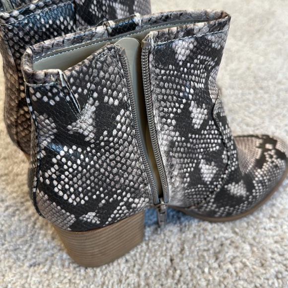 Snake print booties - Picture 3 of 4